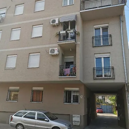 アパート Dositej ノヴィ・サド